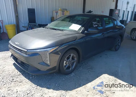 2025 Kia K4 Lxs z USA, uszkodzony, nr VIN 3KPFT4DE7SE117048